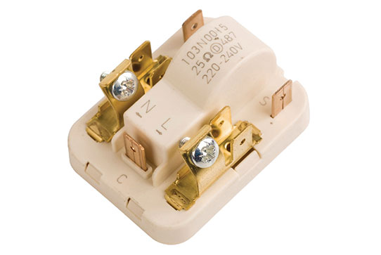 Замена пускозащитного реле холодильника в Электростале